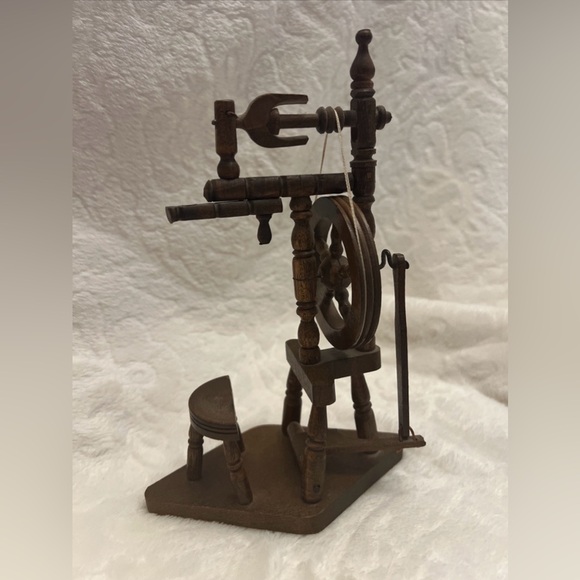 Vintage 8" Miniature Dollhouse Spinning Wheel Wood Salesman Sample - Picture 2 of 12
